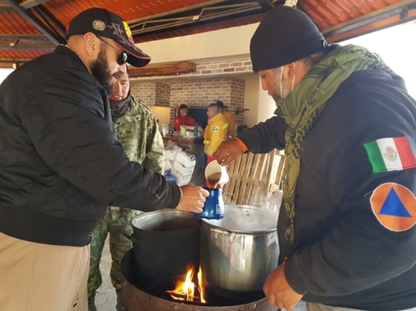 Intensifican labores para controlar incendios forestales en NL y Coahuila