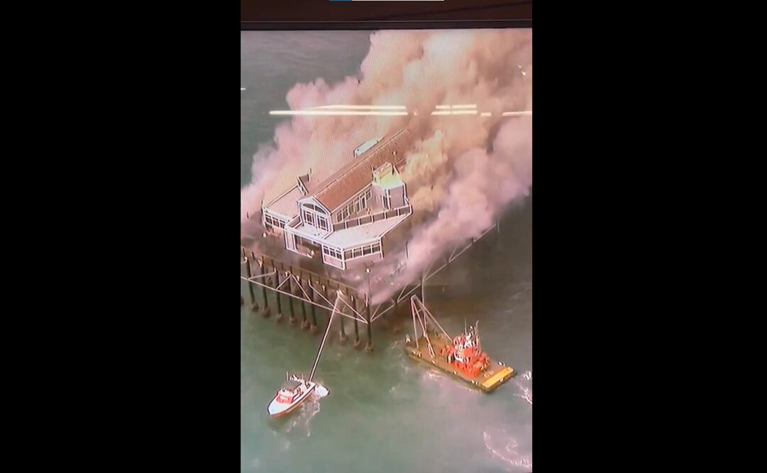 Un fuerte incendio se desató en el emblemático muelle de Oceanside, California, y era combatido por los bomberos la tarde de este jueves. Foto: Captura de video