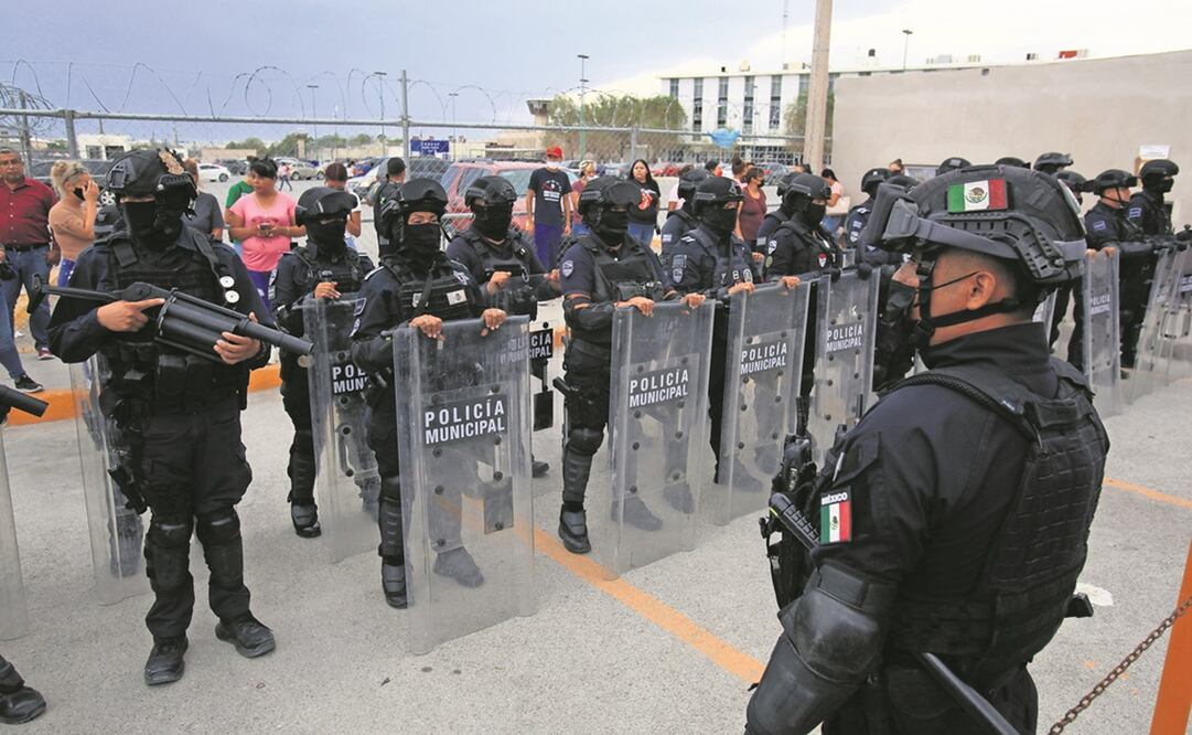 El jueves, una riña entre grupos del crimen organizado en el Cereso 3 desató una serie de ataques en Ciudad Juárez. Al sitio llegaron más elementos de la policía.