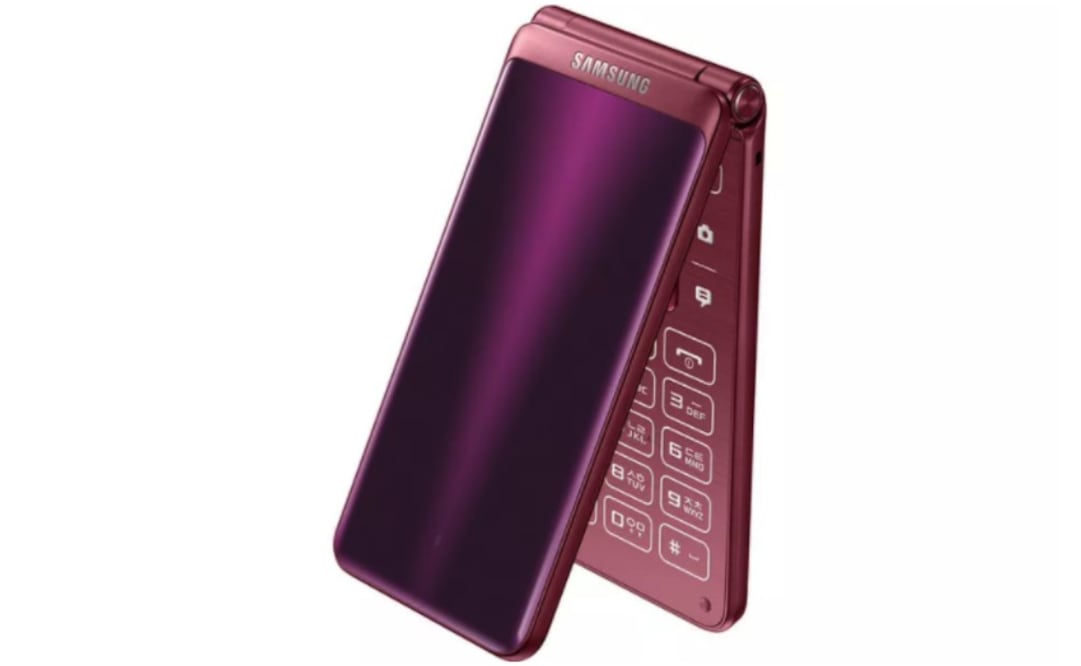 El equipo funciona con Android Nougat, posee una pantalla de 3.8 pulgadas, 2GB de RAM y ranura para tarjeta microSD de 256 GB