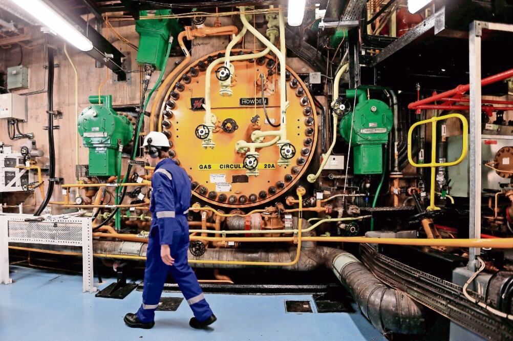 Électricité de France revisó a la baja su producción nuclear para 2016: cifra entre 378 y 385 TWh la producción, frente a los 414 TWh previstos. En la imagen, el interior de una central de la empresa en Bridgwater, Reino Unido (ARCHIVO EL UNIVERSAL)