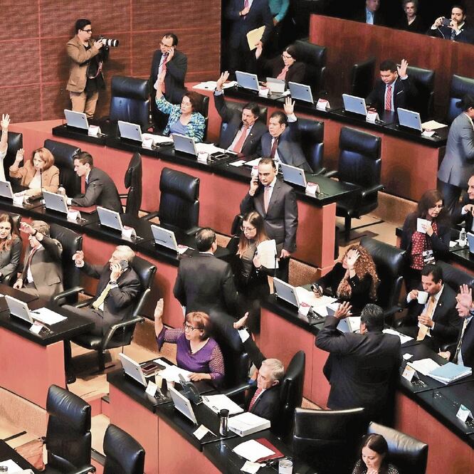 La reforma educativa fue enviada a la Mesa Directiva del Senado para darle primera lectura, por lo que se espera su discusión hoy en el pleno. BERENICE FREGOSO. EL UNIVERSAL