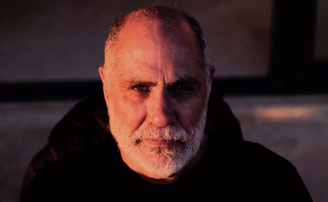 El escritor y guionista Guillermo Arriaga exploró los orígenes del capitalismo, la relación México-EU y la creación de un imperio a base de esclavitud y abuso de poder. Foto: Mariana Arriaga