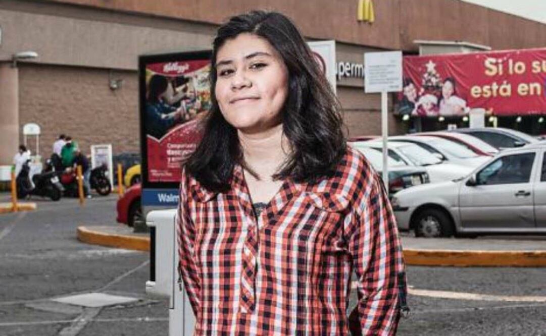 Alheli empezó a trabajar en una cadena de tiendas de autoservicio por 3 mil pesos al mes. En su empleo actual, un call center de una firma de telecomunicaciones, gana apenas 500 pesos más (GERMÁN ESPINOSA. EL UNIVERSAL)