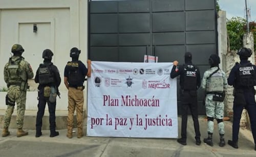 Aseguran armamento en Tanhuato, Michoacán; incautan 30 dosis de metanfetamina, 500 cartuchos y 4 motos