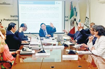 Asambleístas revisarán ley para evitar supersalarios