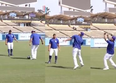 Julio Urías "arma la reta" de futbol en el Dodger Stadium