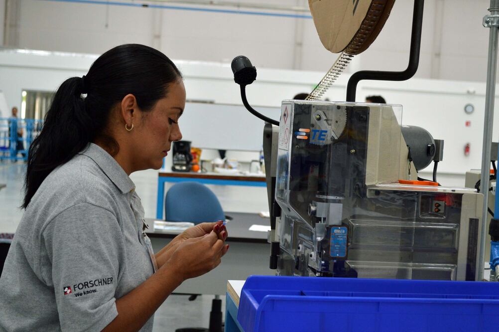 Actividad industrial baja por tercer mes consecutivo