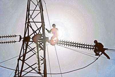 Recortan inversión para sector eléctrico al cierre del sexenio 