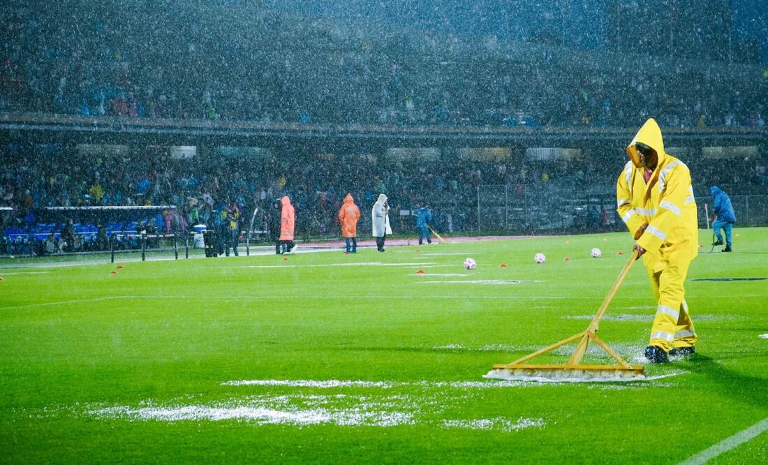 Liga MX retrasa arranque del Pumas vs Chivas por cuestiones climatológicas / Foto: Imago7