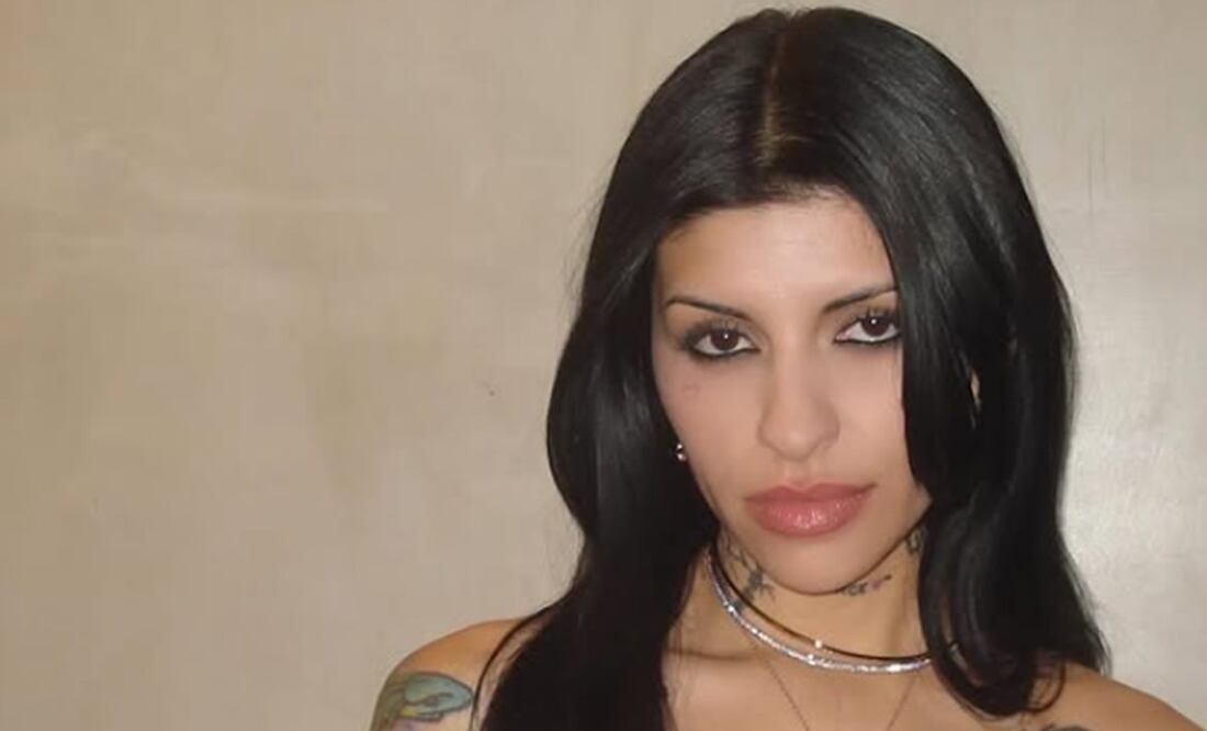 Cazzu responde serena y con claridad a cuestionamientos de la prensa mexicana.