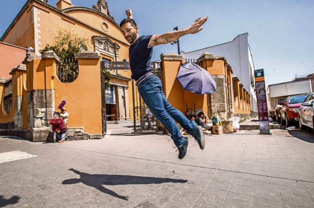 Tras 12 años en la compañía neoyorquina Bill T. Jones/Arnie Zane Dance Company, Erick Montes, de visita en México, ha buscado fortalecer su propio proyecto y colaborar con otros bailarines y coreógrafos. (GERMÁN ESPINOSA. EL UNIVERSAL)