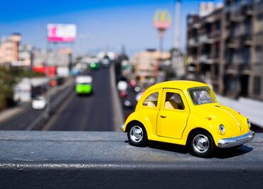 Vochorno, el ingenioso vocho amarillo con una pizzería dentro