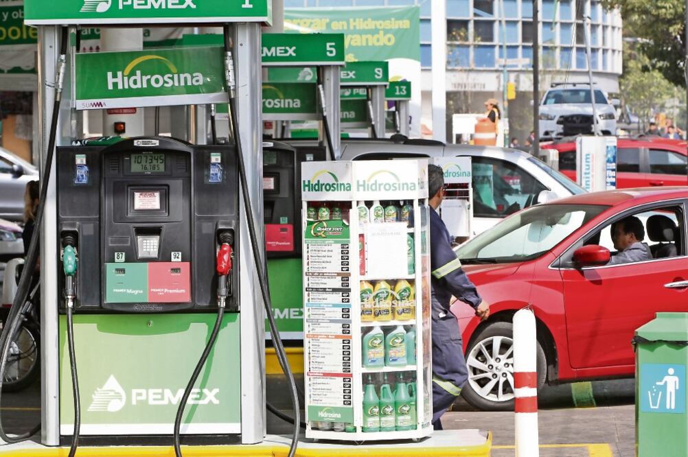 La idea es ir liberalizando el precio de la gasolina de manera gradual donde la competencia se pueda dar más rápido, de acuerdo con Barclays México (ARCHIVO EL UNIVERSAL)