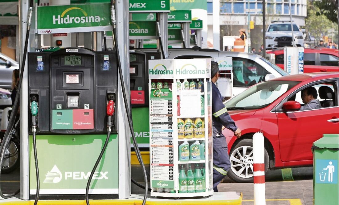 La idea es ir liberalizando el precio de la gasolina de manera gradual donde la competencia se pueda dar más rápido, de acuerdo con Barclays México (ARCHIVO EL UNIVERSAL)