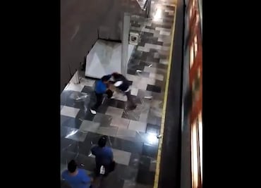 Captan en video pelea entre 2 hombres en Metro Chabacano