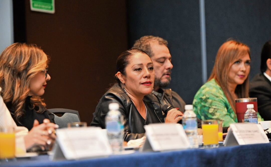 Xóchitl Bravo (centro) dijo que el reparto de comisiones se dará conforme a la representación que tenga cada grupo y asociación parlamentaria. Foto: Especial