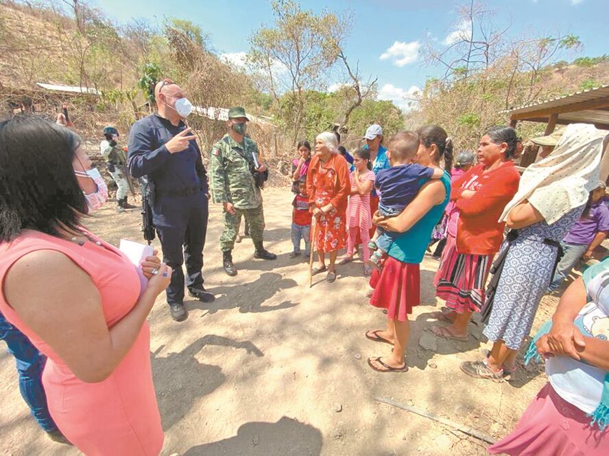 Comunidad ha recibido ayuda del gobierno, pero no es suficiente para las familias que aún están en los pueblos, acusaron. Foto: Especial.