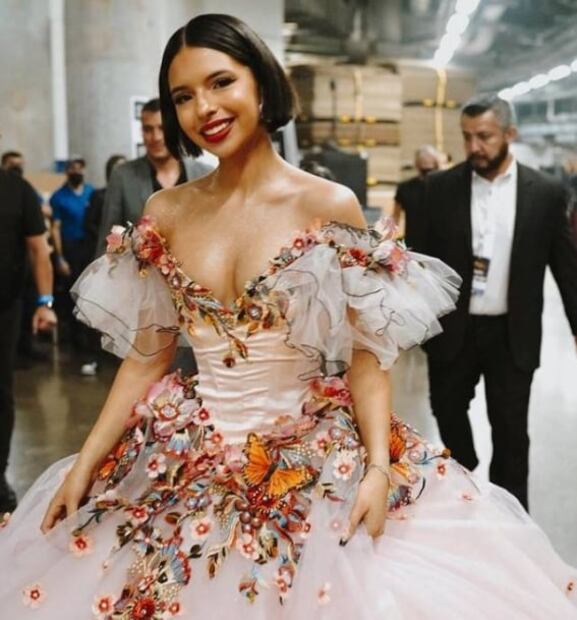 Ángela Aguilar: ¿Quién diseña los vestidos que usa en sus conciertos?