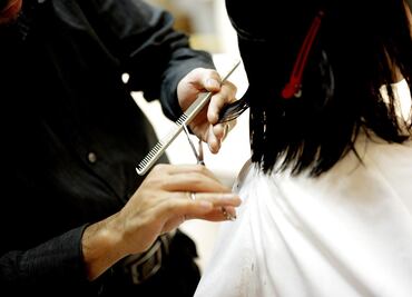 Por qué no es buena idea degrafilarte el pelo