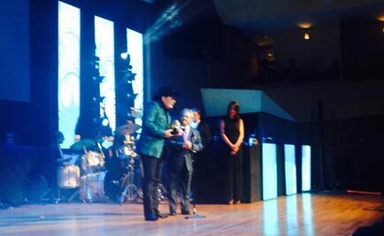 Joan Sebastian es distinguido por la SACM