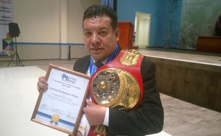 El artista detrás de los cinturones de campeonato de la lucha libre