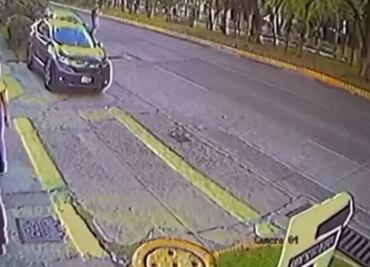 Video: Pareja asalta a automovilista en 30 segundos en Satélite