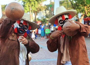 Celebran carnaval en la Costa de Oaxaca; danzas, lengua y tradición unen a los pueblos