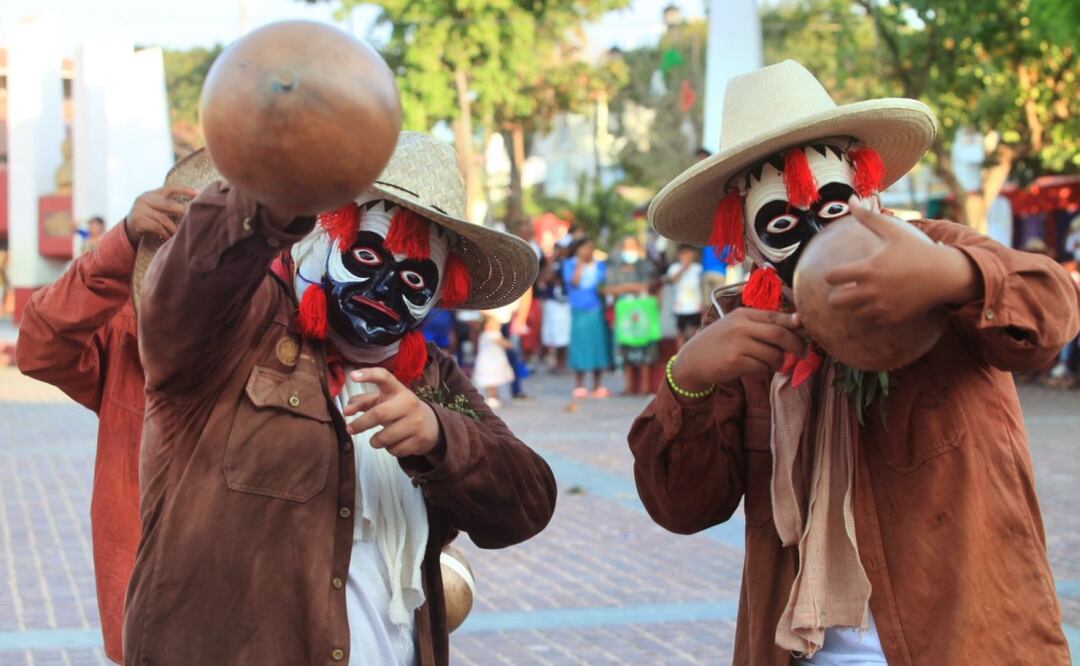 Celebran carnaval en la Costa de Oaxaca; danzas, lengua y tradición unen a los pueblos. Foto: Edwin Hernández