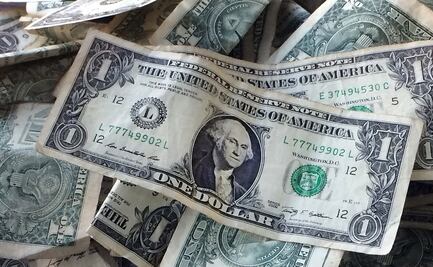 Dólar inicia la semana con alza de 43 centavos; se cotiza en 24.85 pesos