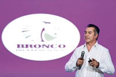 Pasa charola "El Bronco" con banqueros