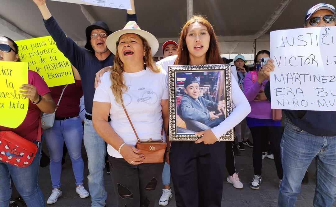 Familiares y conocidos de Víctor Leonardo realizaron una marcha la tarde del viernes exigiendo justicia, pues señalan que no fue atendido oportunamente. Foto: Especial