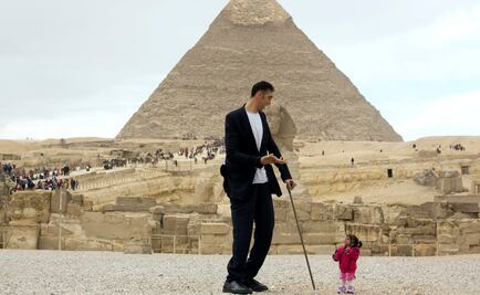 El hombre más alto y la mujer más pequeña se reúnen en Egipto