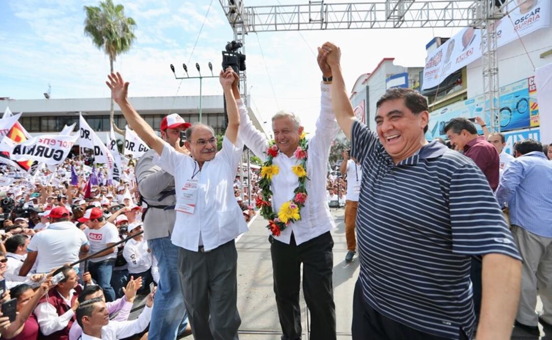 López Obrador estuvo en Tapachula, acompañado por el actor Carlos Bonavides. Foto: Valente Rosas