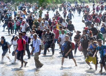 Hundreds of US-bound Central American migrants enter Mexico via Guatemala