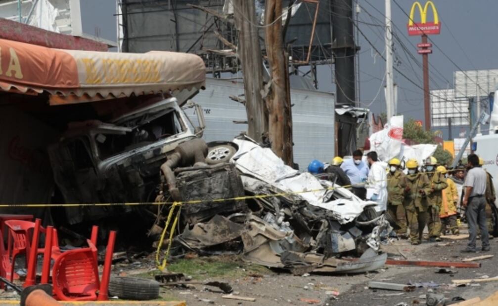 Choque entre tráiler y tres autos deja 3 muertos en carretera México-Toluca