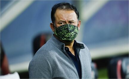 Esto dijo Juan Reynoso sobre el árbitro que le quitó un gol