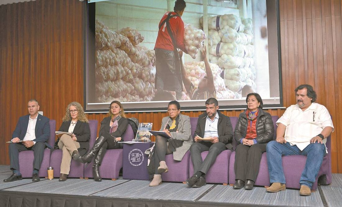 Nashieli Ramírez, titular de la CDH local (al centro), encabezó la presentación de un informe especial del trabajo infantil en la capital del país. Foto:ESPECIAL
