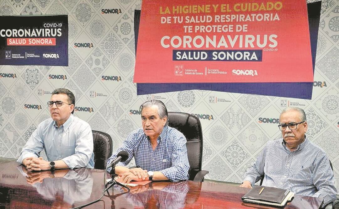 El gabinete económico del gobierno de Sonora, encabezado por el secretario del Trabajo, Horacio Valenzuela (der), también determinó que se sancionará a quienes ingresen a la entidad y no guarden cuarentena de 14 días. Foto: Especial