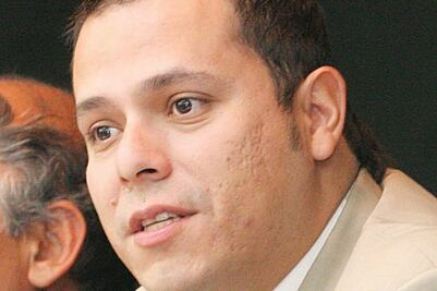 Monrealistas tienden mano al sol azteca