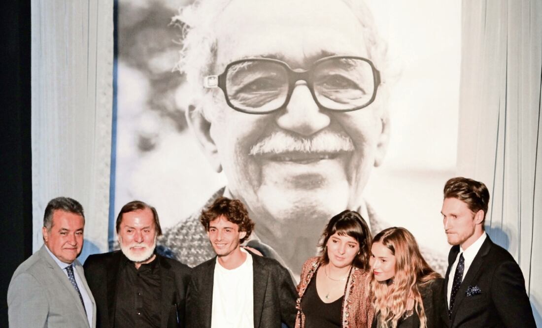 Ibarra (segundo de izq. a der.) acudió a la inauguración de los foros Gabriel García Márquez (CARLOS MEJÍA. EL UNIVERSAL)