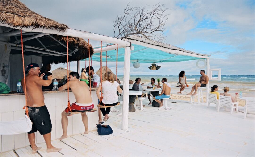 En las mañanas los huéspedes disfrutan de actividades típicas de playa. (Foto: Coco Tulum)