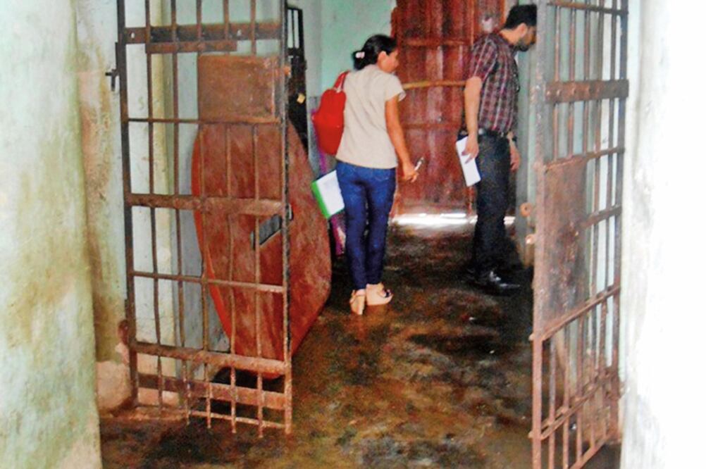 Visitadores de Derechos Humanos consideran que gran parte de esos centros son prácticamente “mazmorras” que atentan contra la dignidad de cualquier persona, pues no se les practica ninguna valoración médica a los reclusos (CUAUHTÉMOC MORENO)