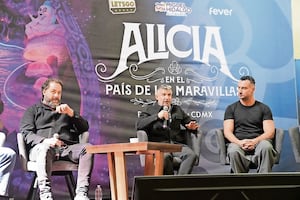 Llevan show inmersivo de Alicia en el País de las Maravillas a Parque Lira