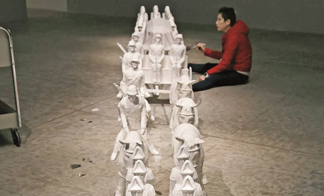 Chille, (2009) videoinstalación y escultura. Contiene una reconstrucción a grande escala de una idealizada maqueta del funeral de Augusto Pinochet (AGUSTIN SALINAS.EL UNIVERSAL)