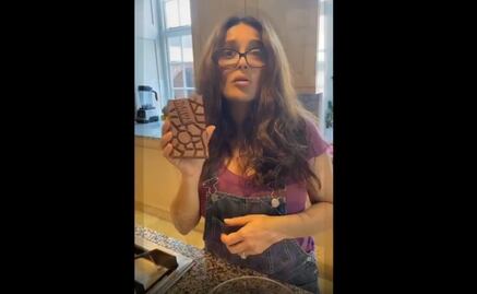 Salma Hayek hace chocolate "extra mexicano" por Pascua