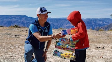 Corredor lleva ayuda a comunidades marginadas