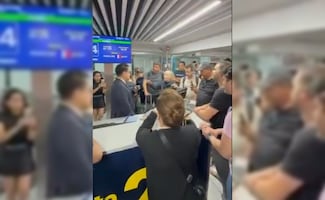 Caos en el AICM por cancelación de vuelos Air France; anuncian facilidades para salidas