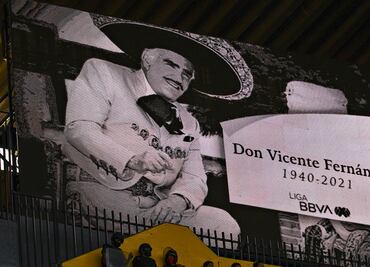 Atlas y León rinden homenaje a Vicente Fernández previo a la final en el estadio Jalisco