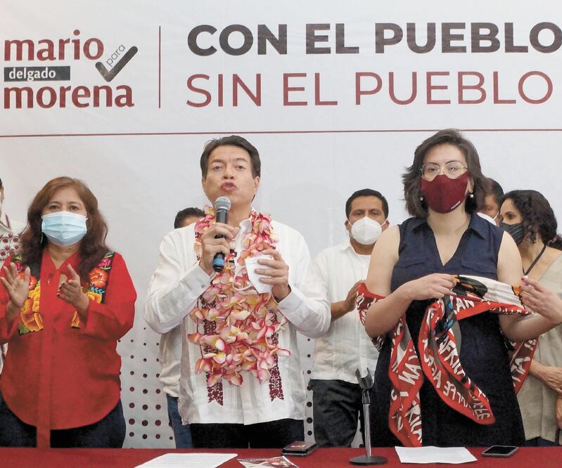 En Oaxaca, Mario Delgado, coordinador de Morena en la Cámara Baja, estuvo acompañado por diputados federales de ese partido. EDWIN HERNÁNDEZ. EL UNIVERSAL